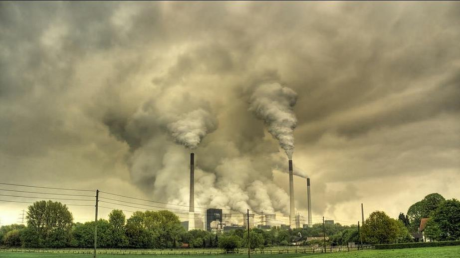 One of the largest coal-fired power plants in Europe is owned by Uniper SE in the Scholven district of the city of Gelsenkirchen, Germany. (Photo by Guy Gorek) Creative Commons license via Flickr