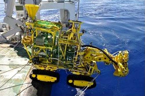 Japan Oil, Gas and Metals National Corporation (JOGMEC)’s experimental ore collector is launched from the deck of the organization’s research vessel Hakurei. The equipment collected crushed polymetallic sulphides at a depth of 1,600 meters. These were lifted to a support vessel using submersible pumps and a riser pipe. Summer 2017 (Photo courtesy METI/JOGMEC via IUCN) Posted for media use.
