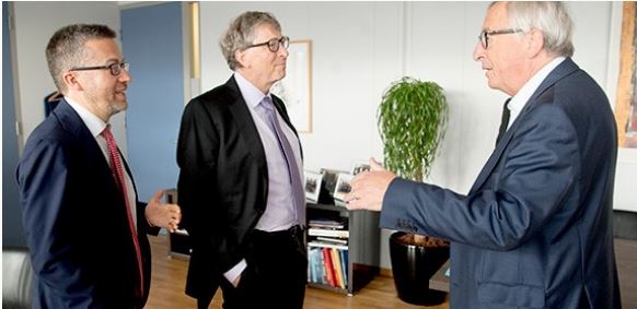 From left: Maroš Šefčovič, vice-president of the Commission for the Energy Union; billionaire co-founder of Microsoft and chair of Breakthrough Energy Ventures Bill Gates; European Commission President Jean-Claude Juncker, October 17, 2018 Brussels, Belgium (Photo courtesy European Commission) Posted for media use.