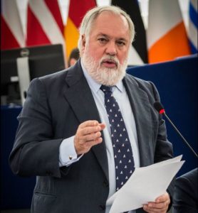 Miguel Arias Cañete Parlement européen Strasbourg 26 nov 2014 (Photo by Claude TRUONG-NGOC) Creative Commons license via Wikipedia