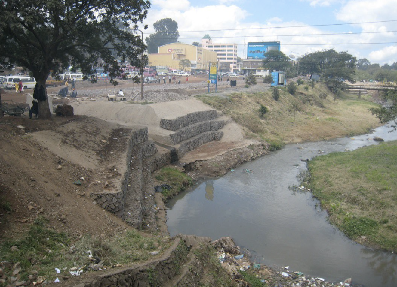 The Nairobi River looking west as it flows through the city, October 30, 2007 (Photo by yusunkwon) Creative Commons license via Flickr