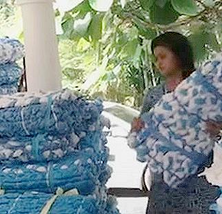  Fashion designer Laksmi Menon, founder of Pure Living, readies bedrolls for free distribution to First Line Treatment Centres and homeless shelters in the Indian state of Kerala. 2020 (Photo courtesy World Economic Forum via Shayya Facebook Page) Posted for media use 