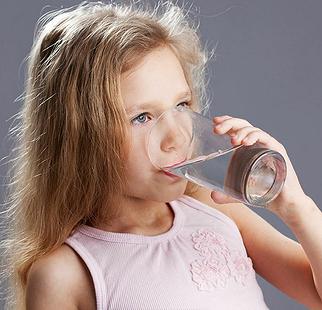 Child drinking water from a glass, February 16, 2016, Salt Lake City, Utah (Photo by Aqua Mechanical) Creative Commons license via Flickr