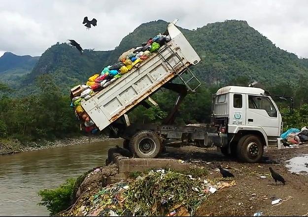 Dropping ramp to dump garbage and trash directly into en:Huallaga River in Peru.